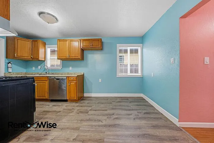 657 Hurlingame Ave — Photo 6