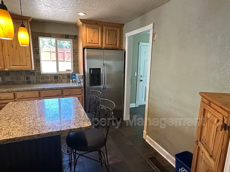 467 E 5th Ave — Photo 9