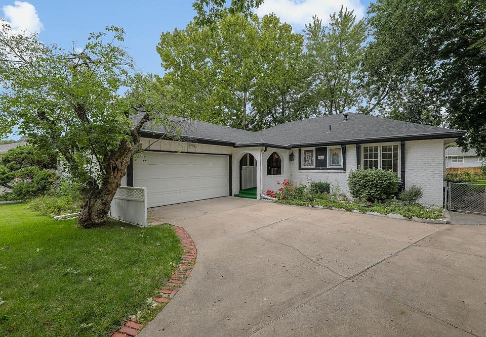 1st image of 4915 Bellhaven Dr