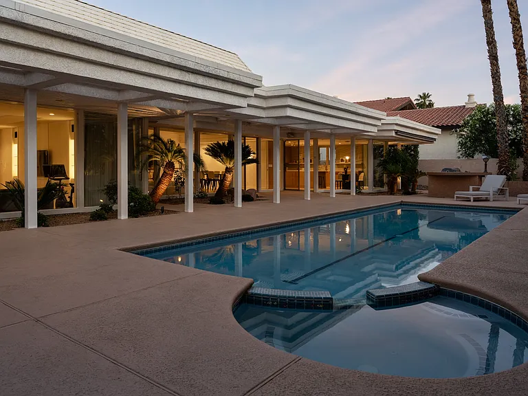 208 Desert View St — Photo 19