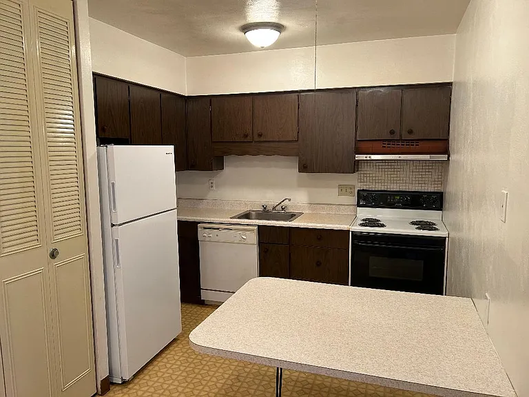 300 Park Ave #22 — Photo 6