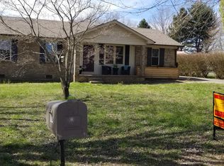 719 Parkway Dr, Smithville, TN 37166