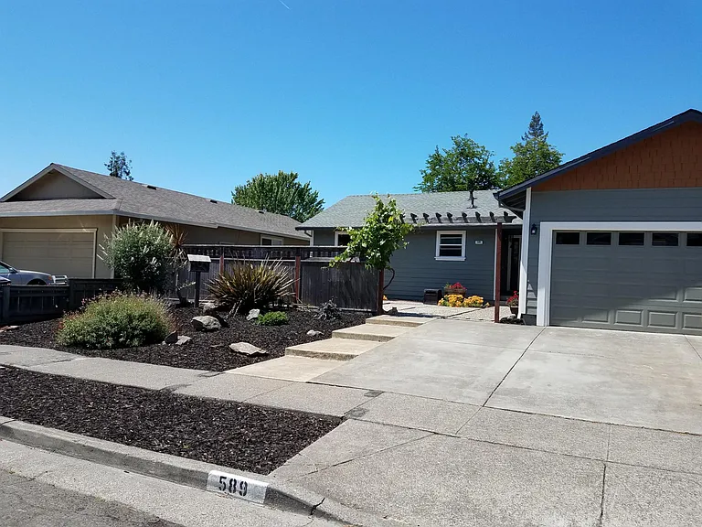 589 Graymont Dr — Photo 22