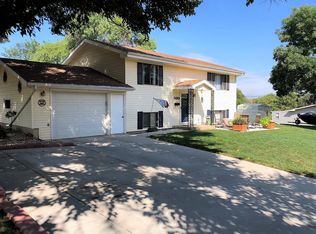 500 E 11th St, Yankton, SD 57078