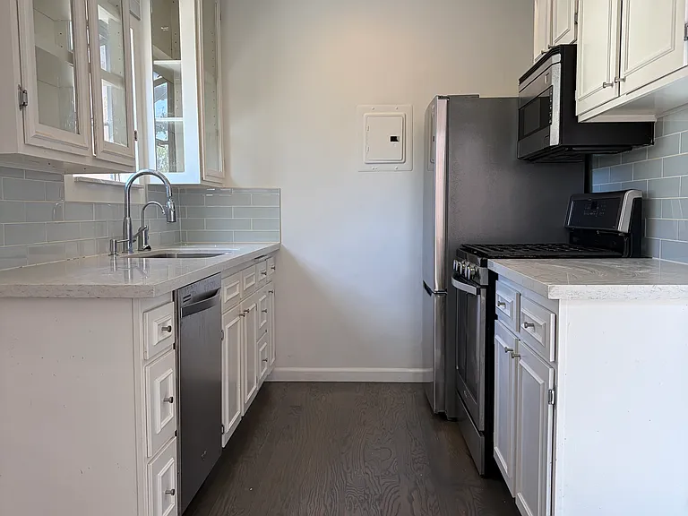 1400 N Hayworth Ave #11 — Photo 13