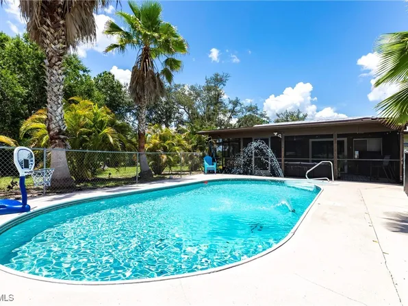8513 Heister St, Punta Gorda, FL 33982