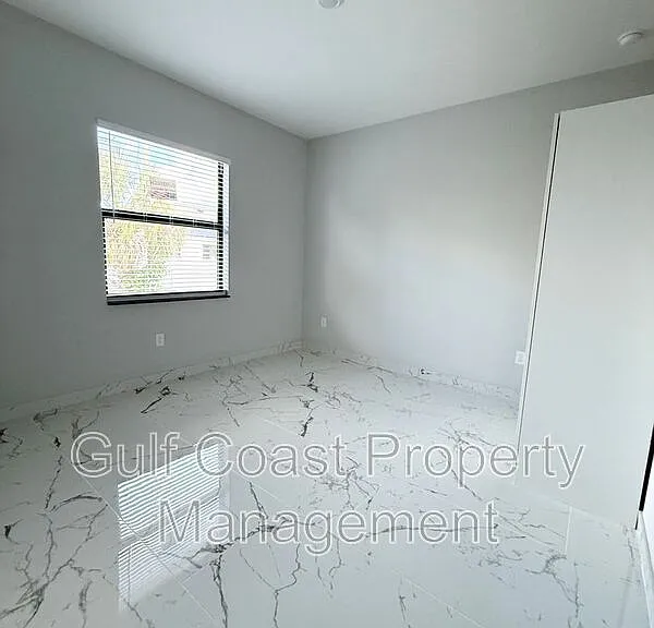2216 NE 10th Pl — Photo 23