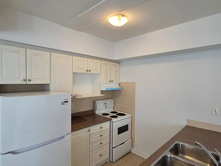 1898 Danforth Ave #302 — Photo 6