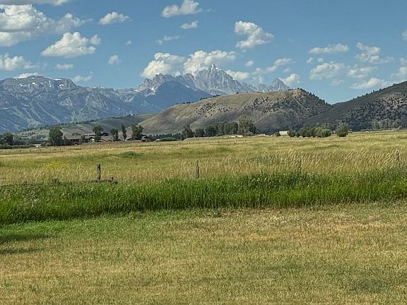 3rd image of 2425 Grand Teton Cir