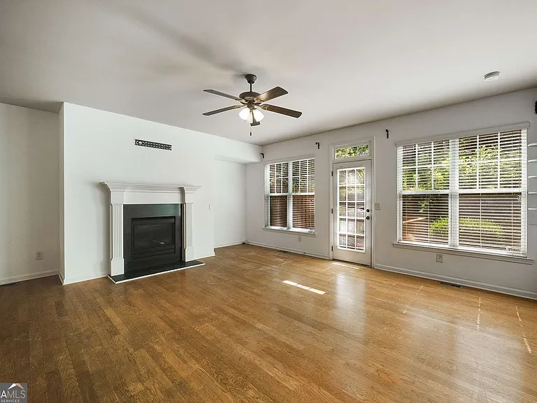 1798 Oakbrook Ln NW #8 — Photo 6