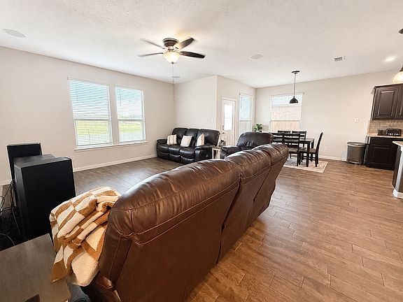 4th image of 1204 Burlingame Dr