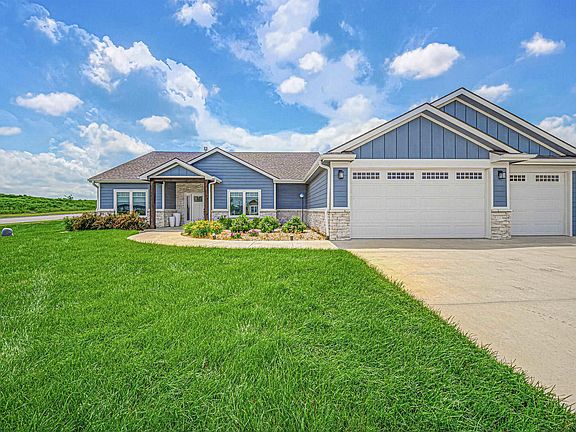 2nd image of 3901 Travers Cir