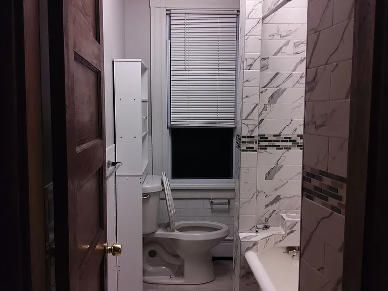 33 Park Ave — Photo 2