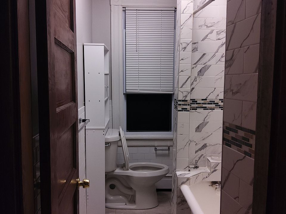 2nd image of 33 Park Ave