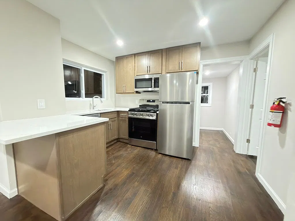 4 bed, $2,590 — Photo 2