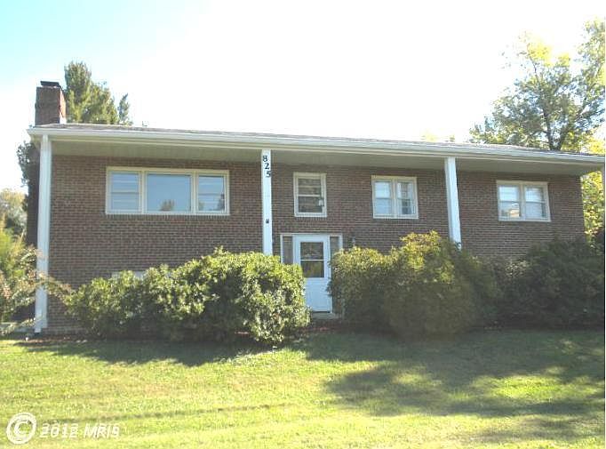 1st image of 825 Golden Arrow St