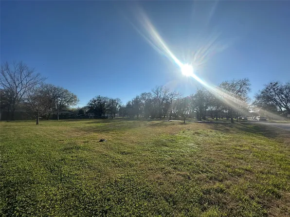 E Freeman St, Ennis, TX 75119