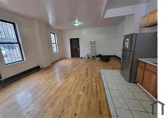 3 bed, 1000 sqft, $3,695 — Photo 1