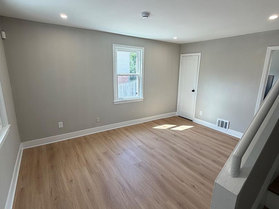 1st image of 5210 Hayes St NE