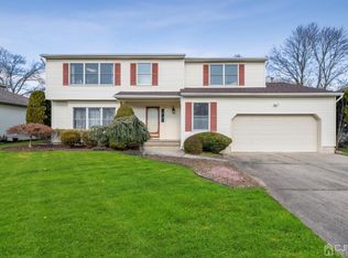 5 Lynn Ct, North Brunswick, NJ 08902