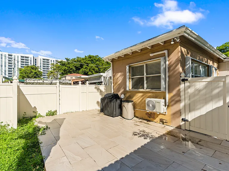 2532 SW 27th St #2 — Photo 11