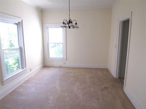5th image of 305 Kenwood Ave
