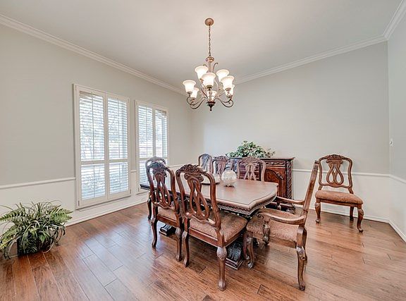 5th image of 4900 Stoneleigh Dr