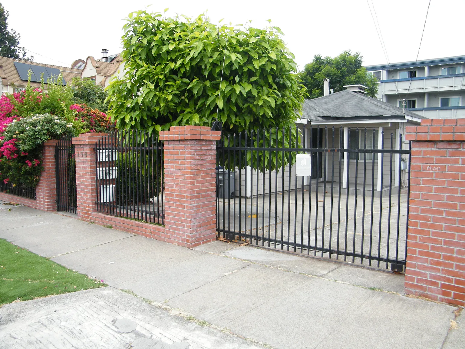 2 bed, 600 sqft, $1,790 — Photo 2