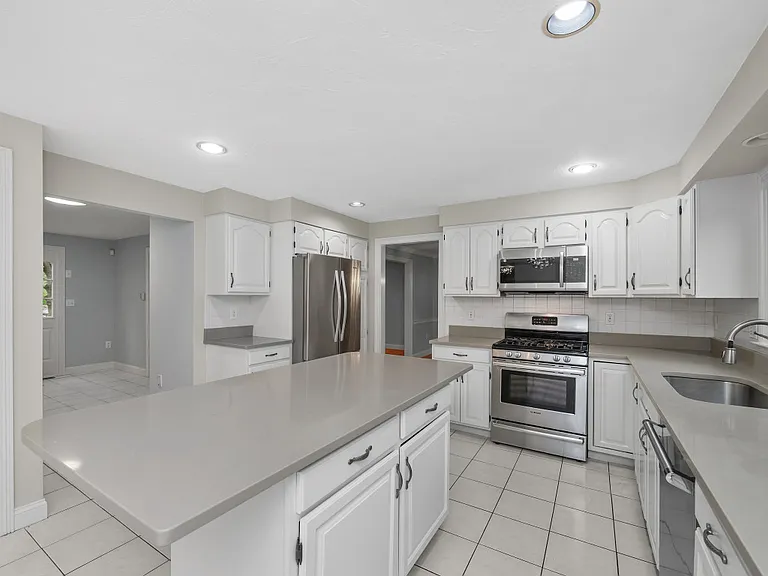 2 Minuteman Ln — Photo 14