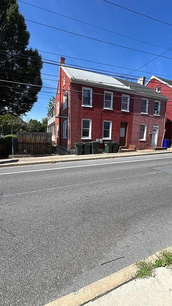 1 bed, 1100 sqft, $950 — Photo 1