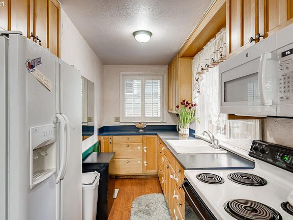5th image of 2813 NE 59th St