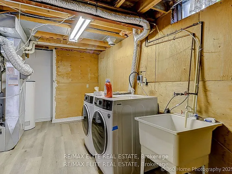 2032 Glenada Cres — Photo 19