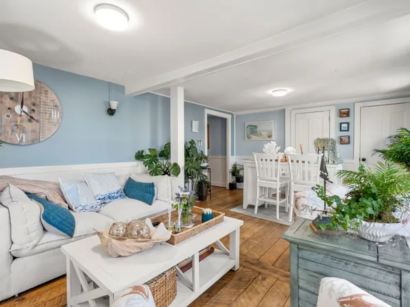 37 Circuit Ave #2, Oak Bluffs, MA 02557