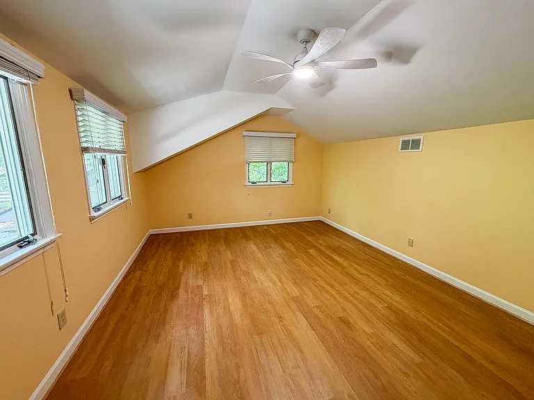 106 Montrose Dr — Photo 29