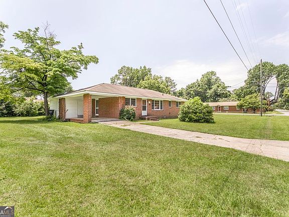3rd image of 415 Bernard Dr
