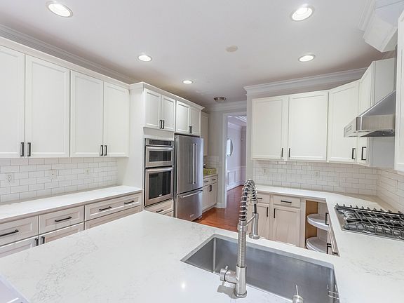 5th image of 25 Forest Creek Dr