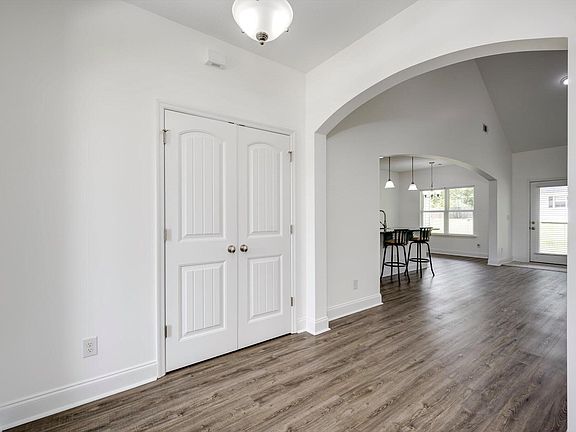 5th image of 119 Highgrove Ct