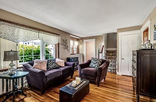 3rd image of 39 Endicott Rd