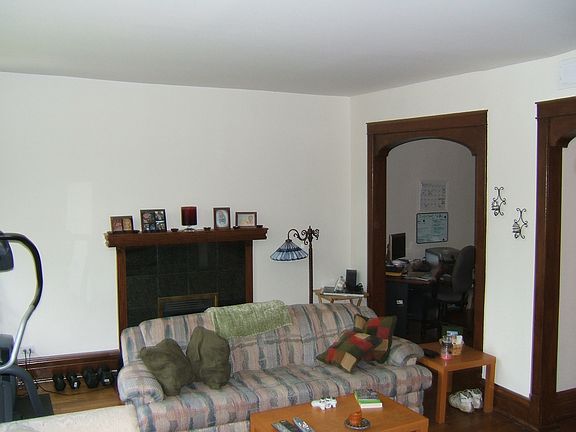 2nd image of 1247 W Foster Ave #2