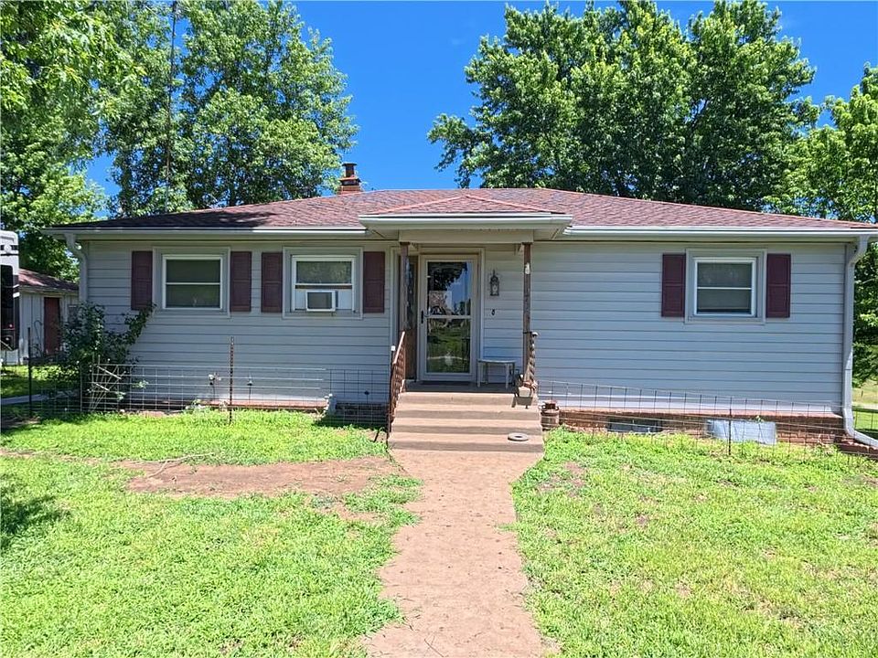 1st image of 579 Hamilton Rd
