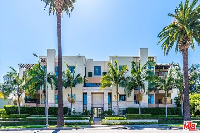 1st image of 447 N Doheny Dr APT 401