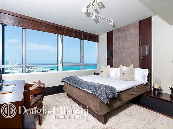5th image of 101 20th St #3201