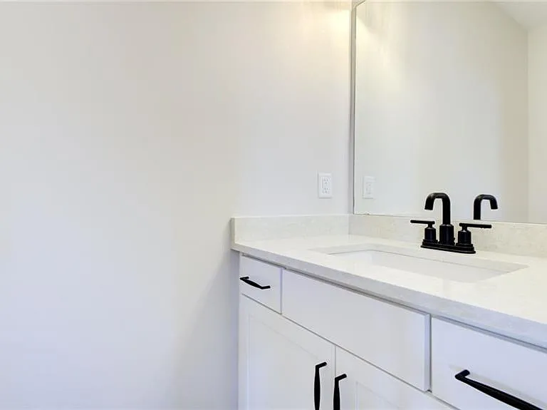 6904 Lancelot Ct — Photo 32