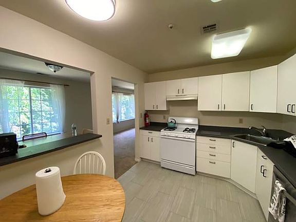3rd image of 105 Village Dr Unit 105