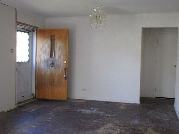 3rd image of 327 Indianwood Blvd