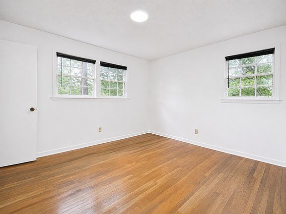 3rd image of 101 Lloydwood Dr