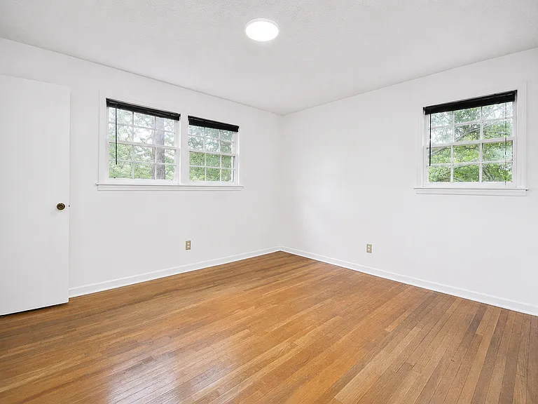 101 Lloydwood Dr — Photo 3