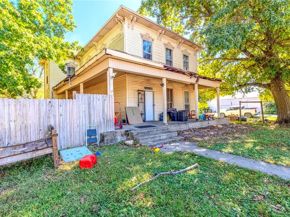 208 S Michigan St, Tower Hill, IL 62571