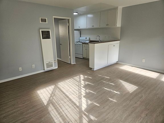 3rd image of 1516 Purdue Ave APT 1