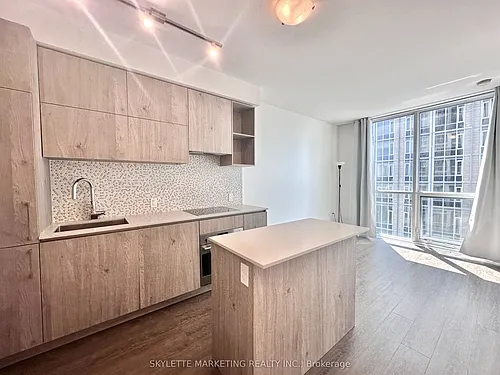 1 Yorkville Ave Photo 1